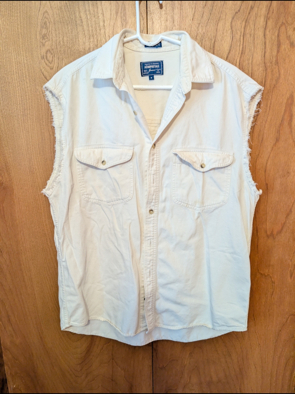 Aeropostale Men's Sleeveless Button-Up Work Shirt in Off-White